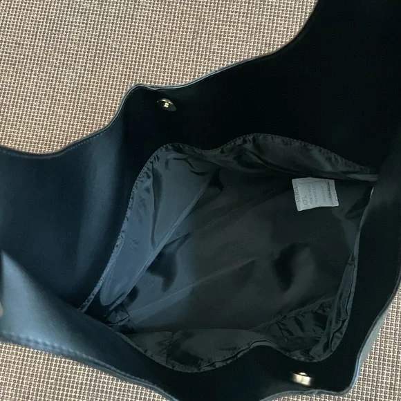 NEW Victoria's Secret Chic Black Faux Leather Slouchy Bow Hobo Shoulder Bag 2026 - Picture 5 of 10